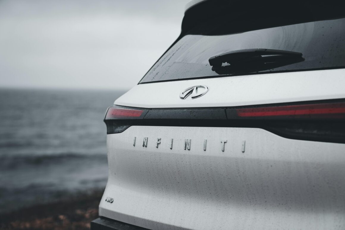 LUXURY SUV